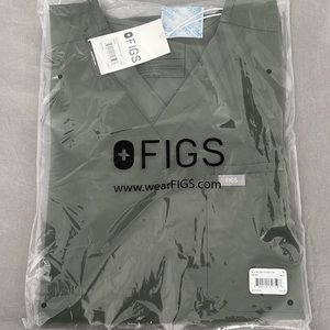 FIGS Men’s Moss Leon two pocket scrub top